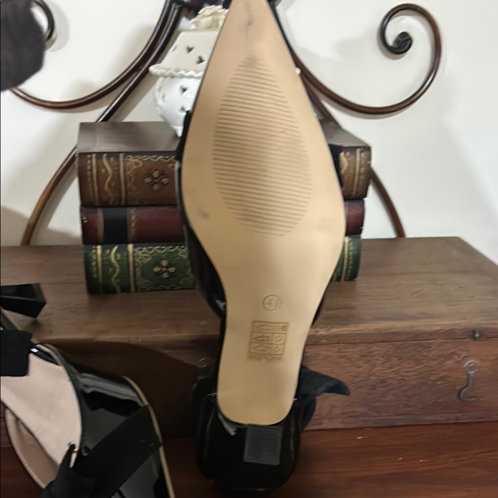 Elegant Black Women's Shoes with Bow Detail - Picture 3 of 6